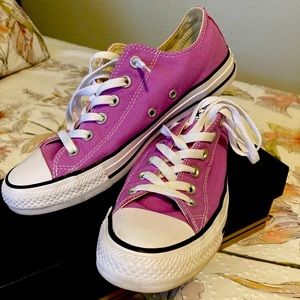 Women’s Fuscia Glow Converse Sneakers